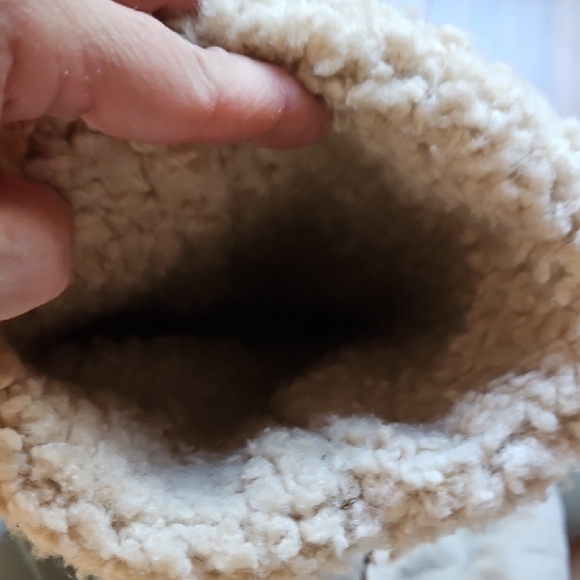 CROCS Women's Beige Fleece-Lined Clogs Shoes - Picture 12 of 15